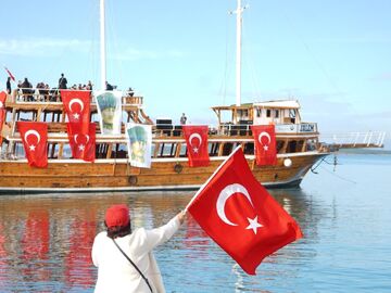 Cumhuriyet Bayramı'na Özel Cunda Geceli - Bozcaada Turu