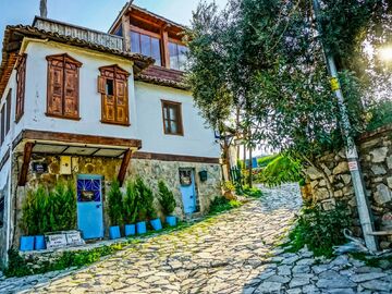 Domatia - Karina - Çeşme - Alaçatı Turu
